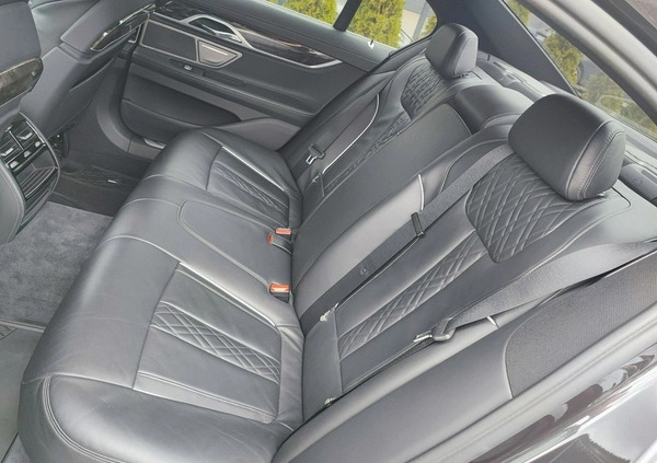 BMW Seria 7 cena 155000 przebieg: 125515, rok produkcji 2016 z Piotrków Trybunalski małe 781